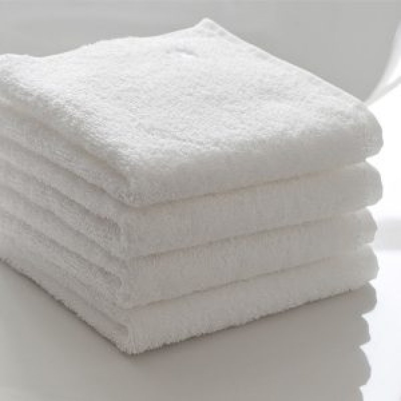 منشفة بيضاء